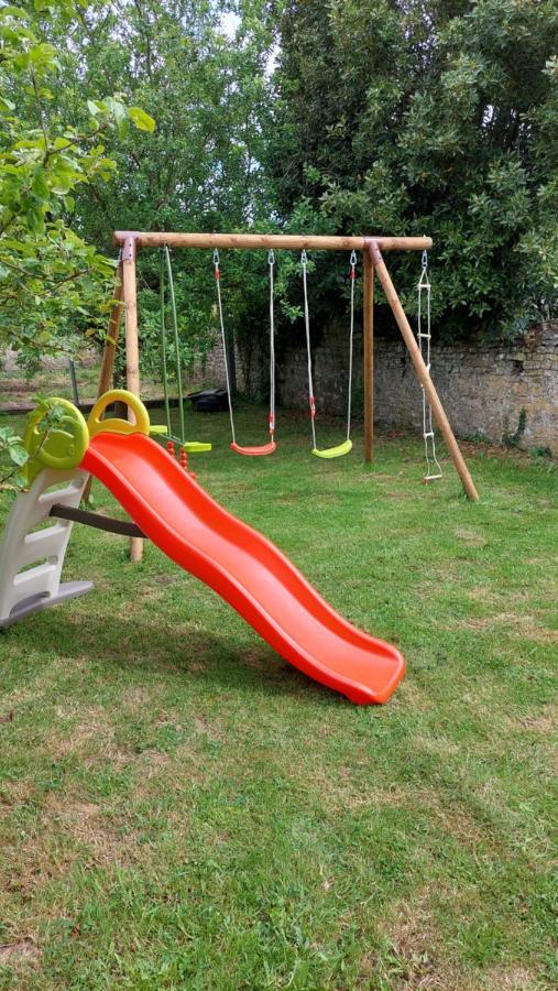 Le So Art, Grande Maison 4 Chambres, Terrain De Petanque, Grand Jardin Clos, Flipper, Babyfoot, Jeux Arcade, Ping Pong,1 Km Mer, Proche Golf, Port En Bessin, Bayeux Et Plages Du Debarquement, Adaptee Enfants Commes Exterior foto