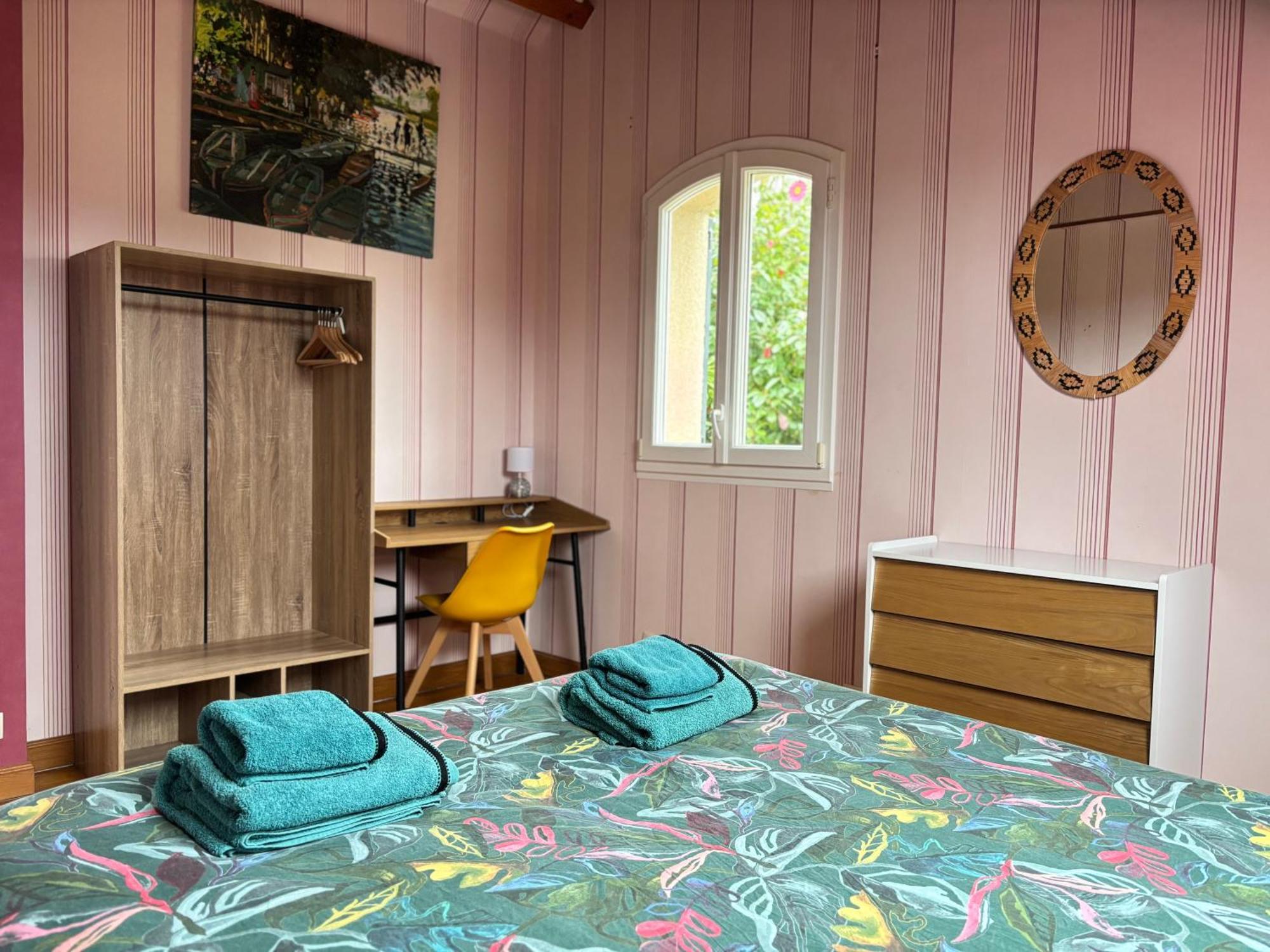 Le So Art, Grande Maison 4 Chambres, Terrain De Petanque, Grand Jardin Clos, Flipper, Babyfoot, Jeux Arcade, Ping Pong,1 Km Mer, Proche Golf, Port En Bessin, Bayeux Et Plages Du Debarquement, Adaptee Enfants Commes Exterior foto