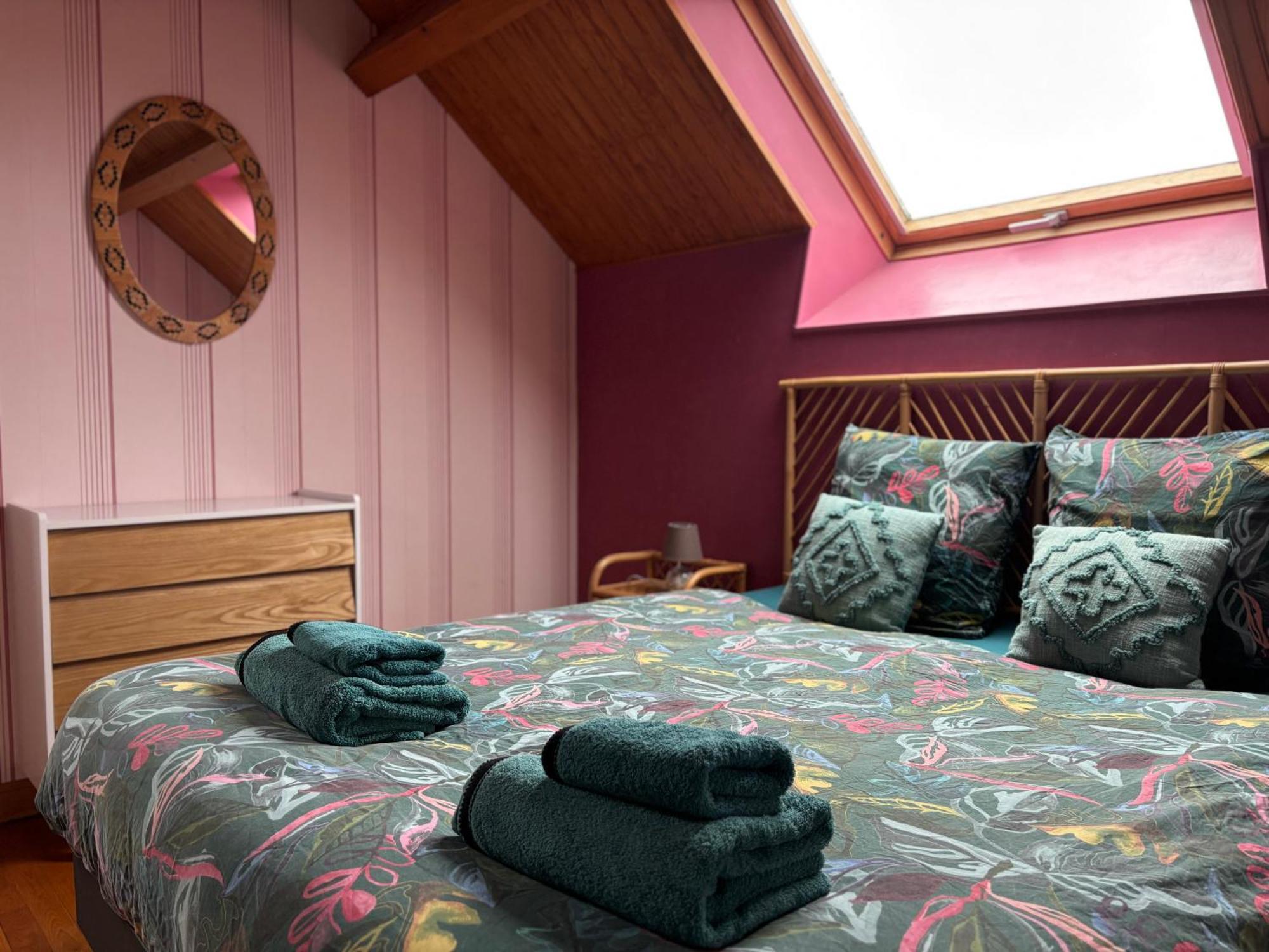 Le So Art, Grande Maison 4 Chambres, Terrain De Petanque, Grand Jardin Clos, Flipper, Babyfoot, Jeux Arcade, Ping Pong,1 Km Mer, Proche Golf, Port En Bessin, Bayeux Et Plages Du Debarquement, Adaptee Enfants Commes Exterior foto