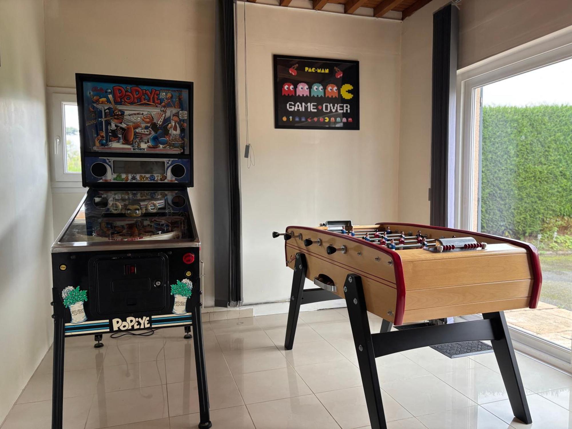 Le So Art, Grande Maison 4 Chambres, Terrain De Petanque, Grand Jardin Clos, Flipper, Babyfoot, Jeux Arcade, Ping Pong,1 Km Mer, Proche Golf, Port En Bessin, Bayeux Et Plages Du Debarquement, Adaptee Enfants Commes Exterior foto